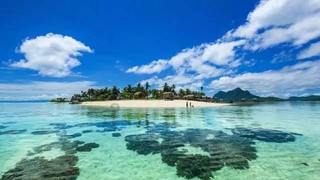 笑脸球的冒险之旅